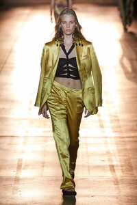 defile-etro-printemps-ete-2022-milan-look-43.thumb.jpg.6402ed012bd8becb846d4d5567228e2c.jpg