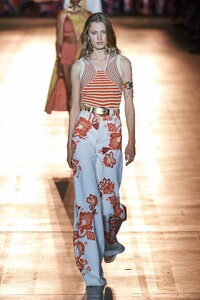 defile-etro-printemps-ete-2022-milan-look-9.thumb.jpg.6dfb72663907abf0c0c88f8b29732a36.jpg
