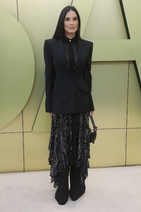 demi-moore-at-versace-fw23-show-at-pacific-design-center-in-west-hollywood-03-09-2023-5.jpg