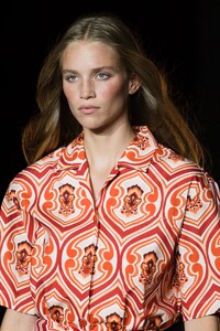 detail-defile-etro-printemps-ete-2022-milan-detail-8.thumb.jpg.253ad40e33a6c7daee79a207fe25a9b5.jpg