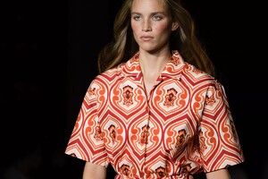 detail-defile-etro-printemps-ete-2022-milan-detail-9.thumb.jpg.ea3fd6d565598ce60b3c7c62f65baf77.jpg