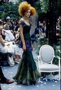 dior-hc-fw-97-9.thumb.jpg.dccf4d742bdd388e43629138cd24b338.jpg