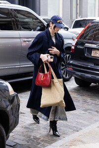 dua-lipa-arrives-at-her-hotel-in-new-york-03-08-2023-1.jpg