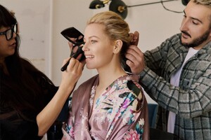 elizabeth-banks-for-vanity-fair-getting-ready-for-oscars-2023-march-2023-0.jpg