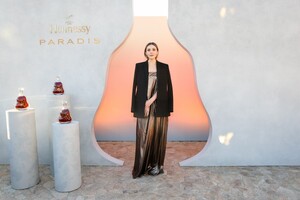 elizabeth-olsen-at-hennessy-paradis-celebrates-paradis-e-on-earth-in-joshua-tree-02-07-2023-8.jpg