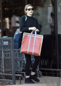 elizabeth-olsen-leaves-erewhon-market-in-los-angeles-03-08-2023-0.jpg