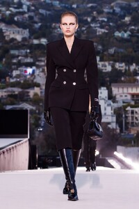 fashionshow-fw23-front-look03.jpg
