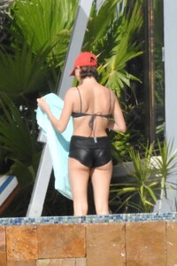hailey-bieber-in-bikini-on-vacation-in-tulum-02-25-2023-6.jpg