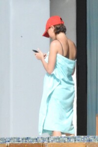 hailey-bieber-in-bikini-on-vacation-in-tulum-02-25-2023-9.jpg