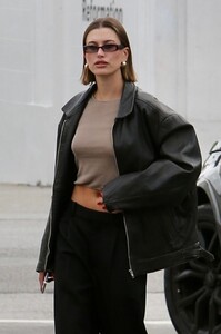 hailey-bieber-out-for-coffee-in-west-hollywood-03-20-2023-3.jpg