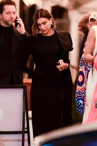 hailey-rhode-bieber-and-justin-bieber-leaving-the-2023-vanity-fair-oscar-party-03-12-2023-5.jpg
