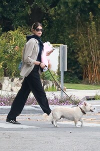 kaia-gerber-out-in-los-feliz-03-05-2023-6.jpg
