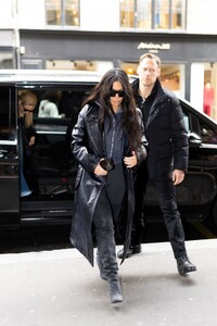 kim-kardashian-shopping-at-galerie-lafayette-shopping-center-in-paris-03-19-2023-6.jpg