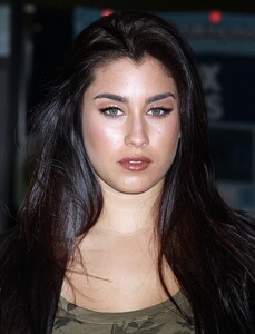 lauren.thumb.jpg.9e680f0b5e0a17782521614e7d49674f.jpg