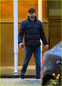 leonardo-dicaprio-out-with-friends-lukas-haas-06.jpg