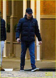 leonardo-dicaprio-out-with-friends-lukas-haas-12.jpg