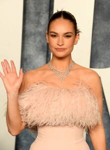 lily-james-2023-vanity-fair-oscar-party-in-beverly-hills-03-12-2023-11.jpg