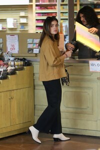 lucy-hale-shopping-in-studio-city-03-04-2023-2.jpg