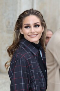 olivia-palermo-arrives-at-elie-saab-womenswear-fall-winter-2023-2024-show-at-paris-fashion-week-03-04-2023-3.jpg
