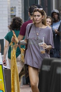 paris-jackson-out-shopping-in-new-orleans-03-02-2023-8.jpg