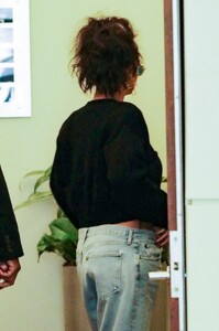 rihanna-out-in-beverly-hills-03-18-2023-1.jpg