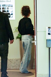 rihanna-out-in-beverly-hills-03-18-2023-2.jpg