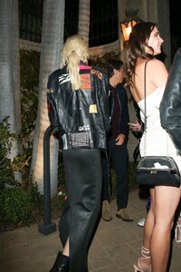 stella-maxwell-leaves-leonardo-dicaprio-s-48th-birthday-party-in-beverly-hills-11-12-2022-3.jpg