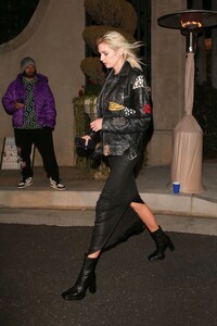 stella-maxwell-leaves-leonardo-dicaprio-s-48th-birthday-party-in-beverly-hills-11-12-2022-6.jpg