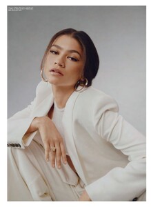zendaya-elle-canada-april-2023-issue-3.jpg