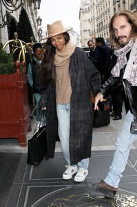 zoe-saldana-out-in-paris-03-05-2023-1.jpg