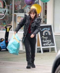 zooey-deschanel-shopping-at-a-toy-store-in-los-angeles-03-11-2023-2.jpg