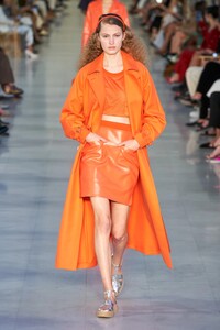00014-Max-Mara-Milan-Spring-2022-RTW-Credit-Alessandro-Lucioni-GORUNWAY.thumb.jpg.18e4ad913975c14bf0c07230e6760b98.jpg
