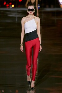 00022-Saint-Laurent-Spring-22-RTW-Paris-credit-gorunway.thumb.jpg.09e5e3e10e33ecae7be1bf1681f595d4.jpg