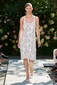 00048-Michael-Kors-Spring-22-RTW-New-York-credit-gorunway.thumb.jpg.d41e21ee328b287864f2c26257a6beb6.jpg