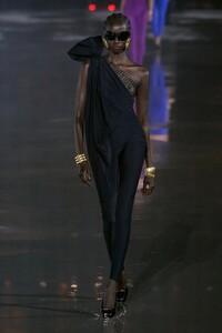 00057-Saint-Laurent-Spring-22-RTW-Paris-credit-gorunway.thumb.jpg.72e4e300feb9ae1e9035d98baecbd8a6.jpg