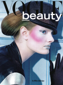1515601642_VogueItalia(August2009)-Beauty-001.thumb.jpg.cdab2af30c347fa8d3ecfac39a878fc9.jpg
