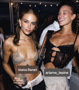 Kiana Flanet-st titties out on a boats omfg imagine (4).PNG