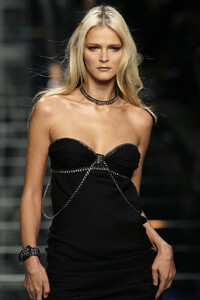 1665838429_ErmannoScervino2007WomenRTW126.thumb.jpg.47a4b7f0e0777aded85a61ab7b0a1977.jpg