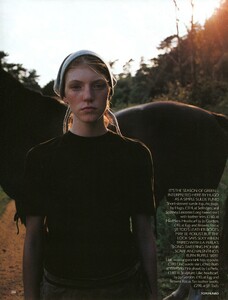 1790400753_VogueUK(October1999)-LandGirls-003.thumb.jpg.e2c47f626ef6d1c76df4bea0825772a0.jpg