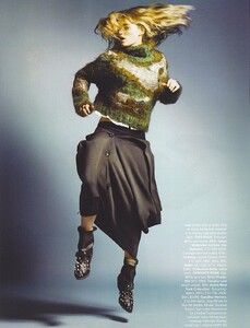 1820110076_HarpersBazaarUS(August2006)-TheNewWaytoLayer-007.thumb.jpg.cd556dc346cec98612dbeb19d81f9a7d.jpg