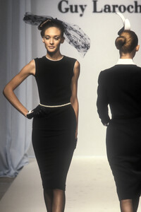 1914817573_GuyLaroche1995HauteCouture1.thumb.jpg.ef7e128f403210fce7f78af624a62a96.jpg