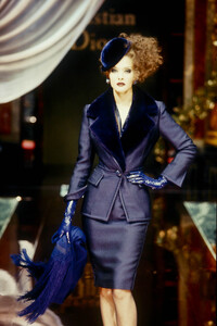 1934406457_ChristianDior1995HauteCouture13.thumb.jpg.b031d485871ee73f46e71e5394e06c4f.jpg