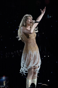 347689077_taylor-swift-63.thumb.jpg.576466a90138f6ec1889523807145f1a.jpg