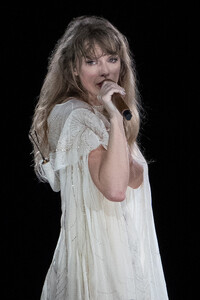 347689367_taylor-swift-99.thumb.jpg.76c24ec3072cc13fb1b5d83ecb86f70e.jpg
