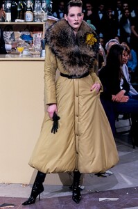 Seredin et Vasiliev 2001 Women RTW 56.jpg