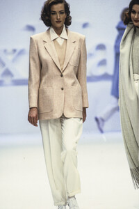 777776902_MaxMara1992WomenRTW44.thumb.jpg.e26abb41f8f443ed2f8ab86aef47e73e.jpg