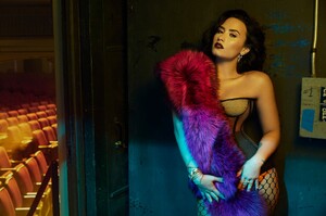 DemiLovatoBillboardUHQ_001.jpg