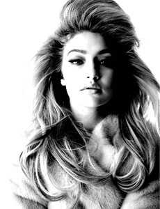 W-September-2015-Gigi-Hadid-by-Steven-Meisel-01.thumb.jpg.7cc7ebe63ddce73c918b26c5674fd013.jpg