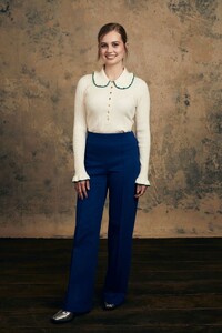 angourie-rice-2023-winter-tca-portraits-2.jpg