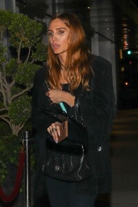 ashlee-simpson-out-for-dinner-date-in-studio-city-04-27-2023-5.jpg